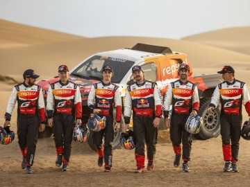 Toyota z nowym DKR GR Hiluxem 